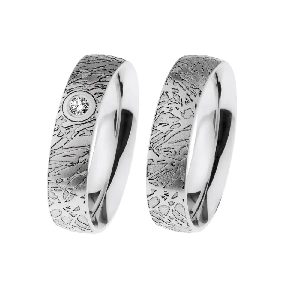 Alianzas de boda de acero con diamante