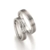 Alianzas de boda de acero y titanio con diamantes