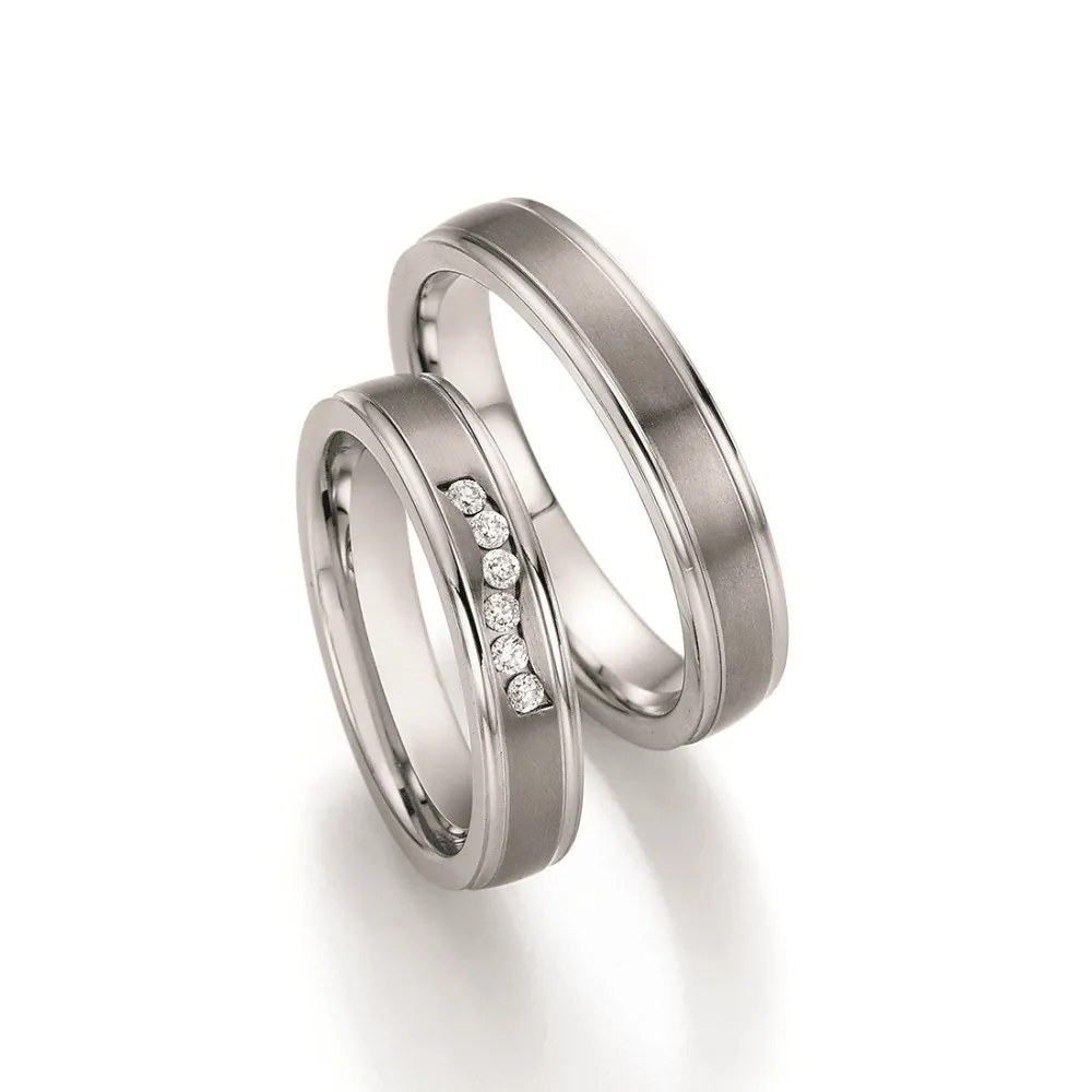 Alianzas de boda de acero y titanio con diamantes