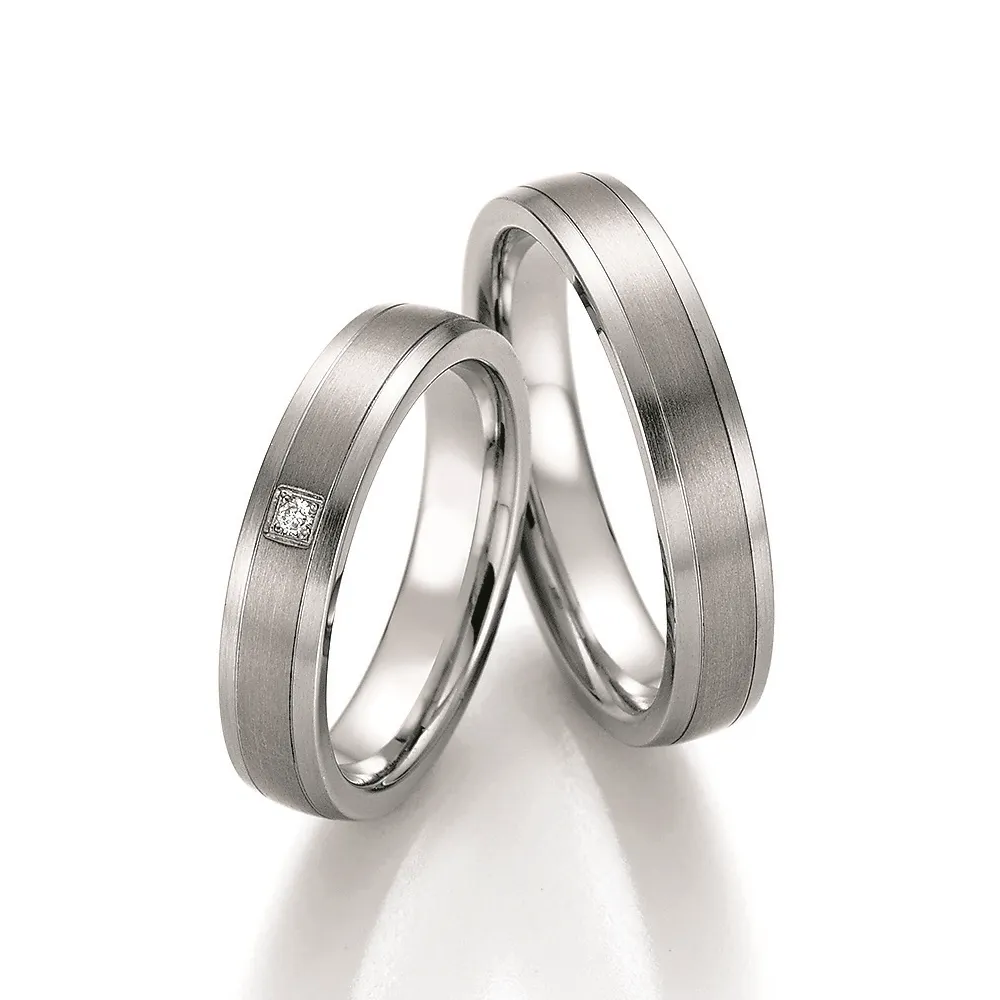 Alianzas de boda de acero y titanio con diamante