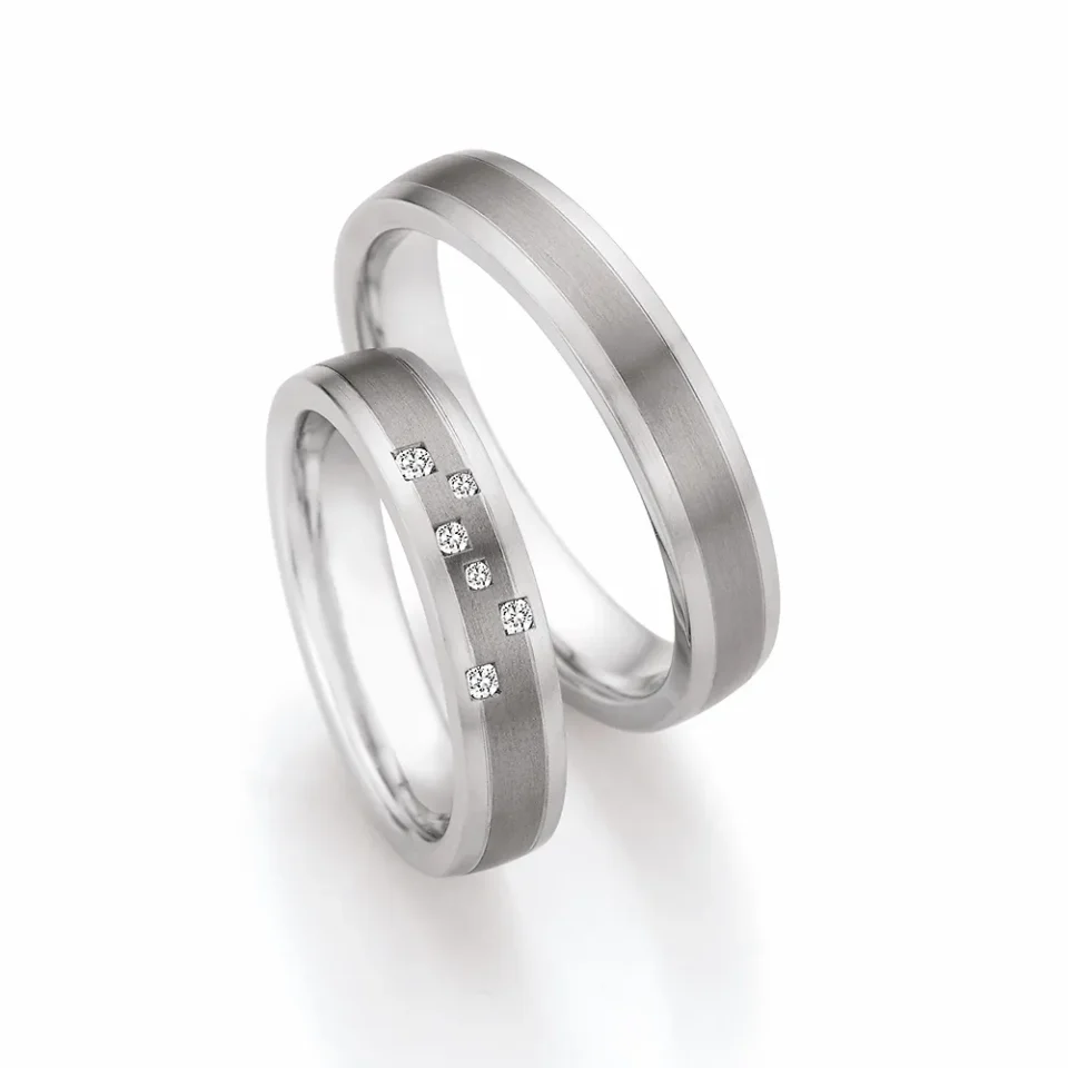 Alianzas de boda de acero y titanio con diamantes