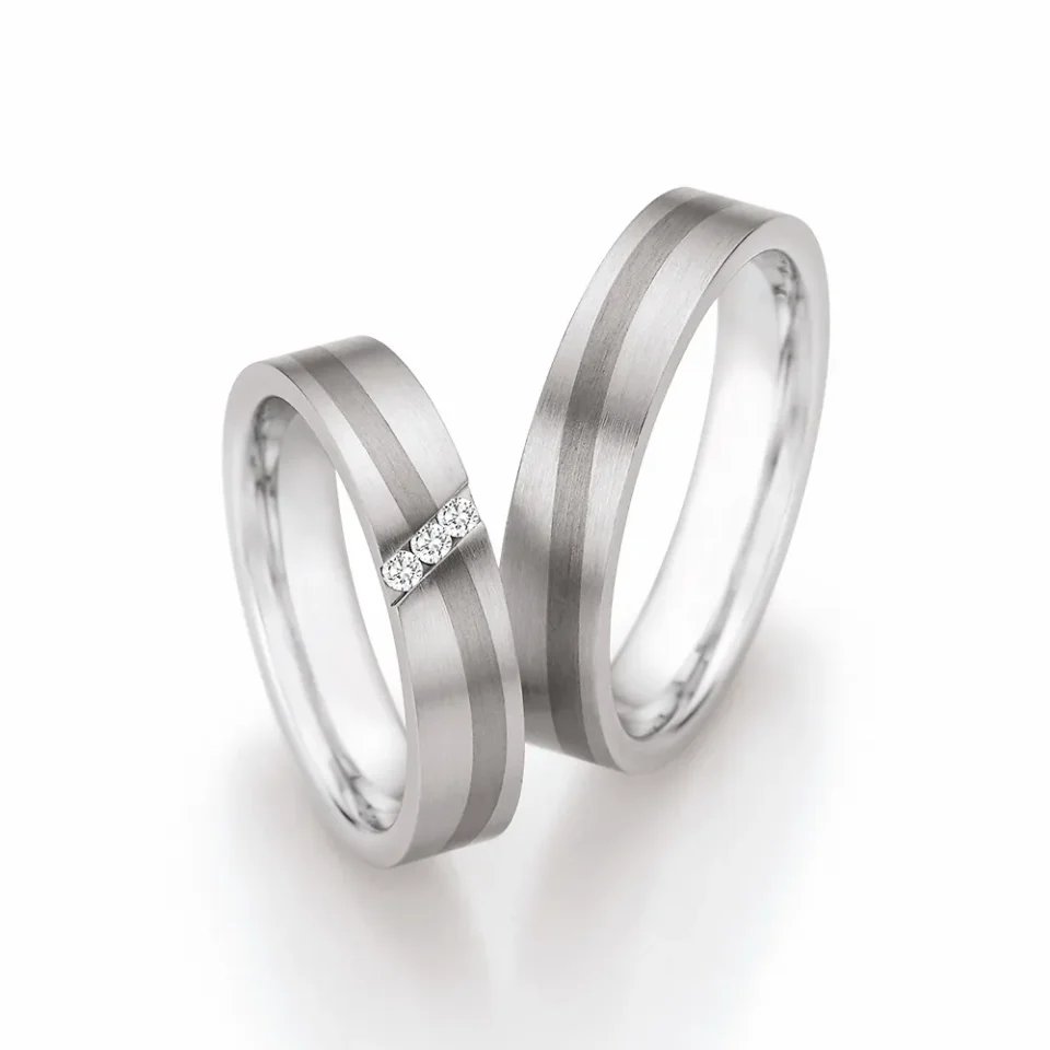 Alianzas de boda de acero y titanio con diamantes