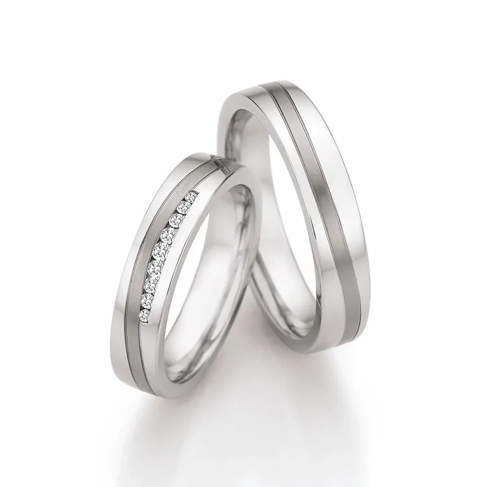 Alianzas de boda de acero y titanio con diamantes