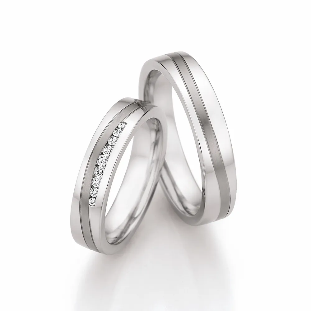 Alianzas de boda de acero y titanio con diamantes