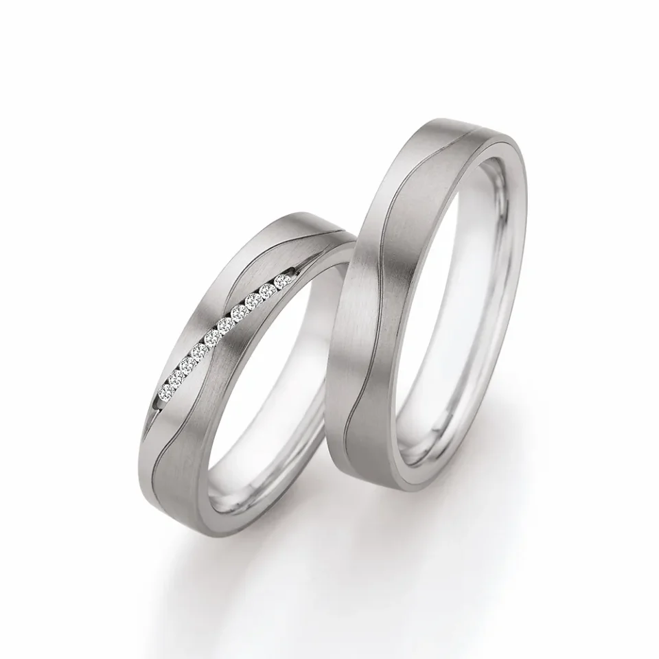 Alianzas de boda de acero y titanio con diamantes