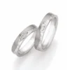 Alianzas de boda de acero y titanio con diamantes
