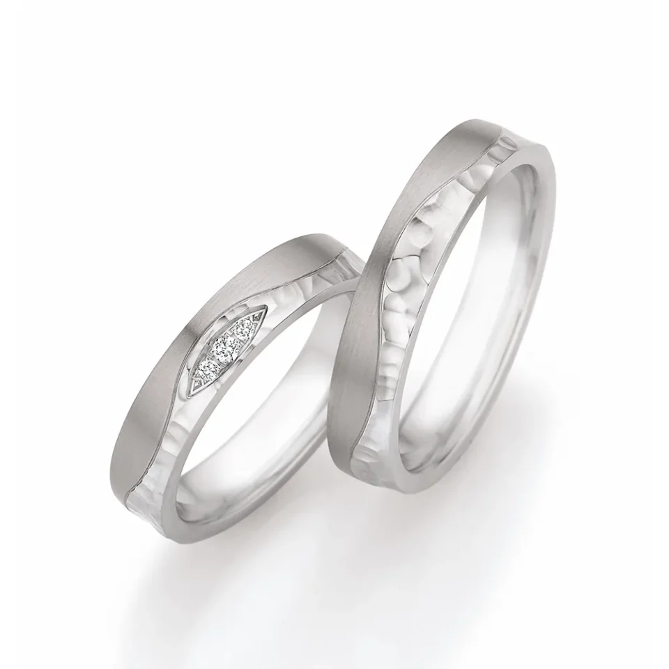 Alianzas de boda de acero y titanio con diamantes