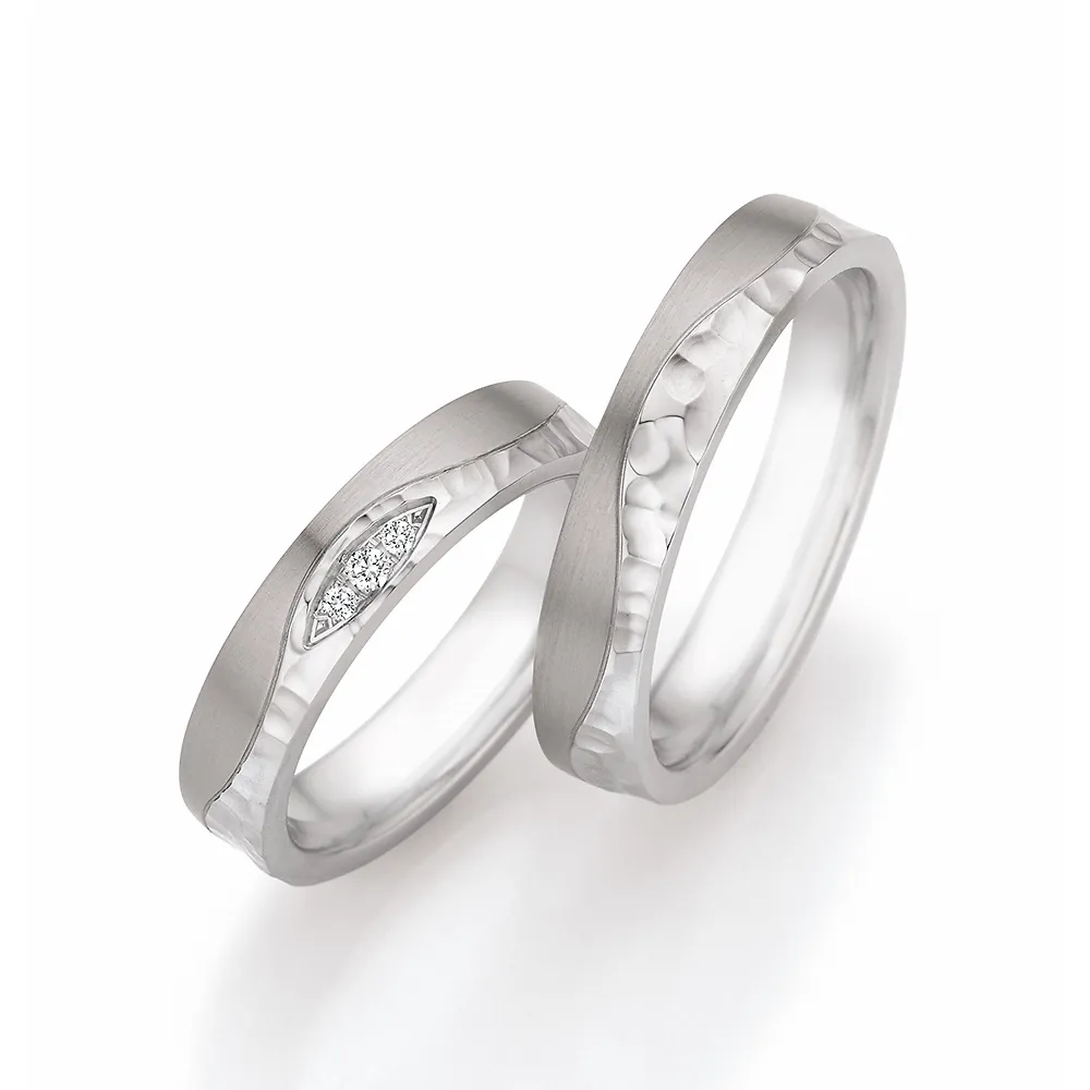 Alianzas de boda de acero y titanio con diamantes