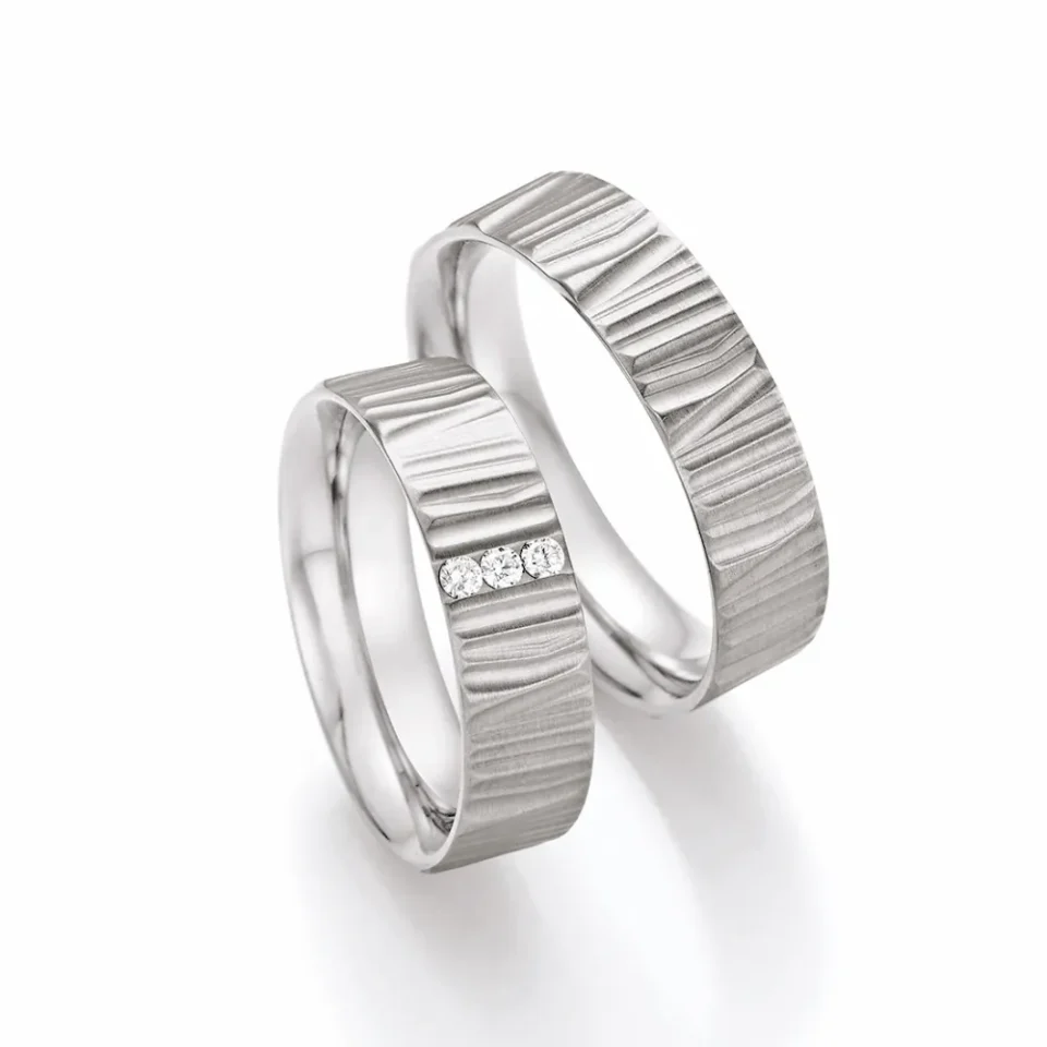 Alianzas de boda de titanio con diamantes