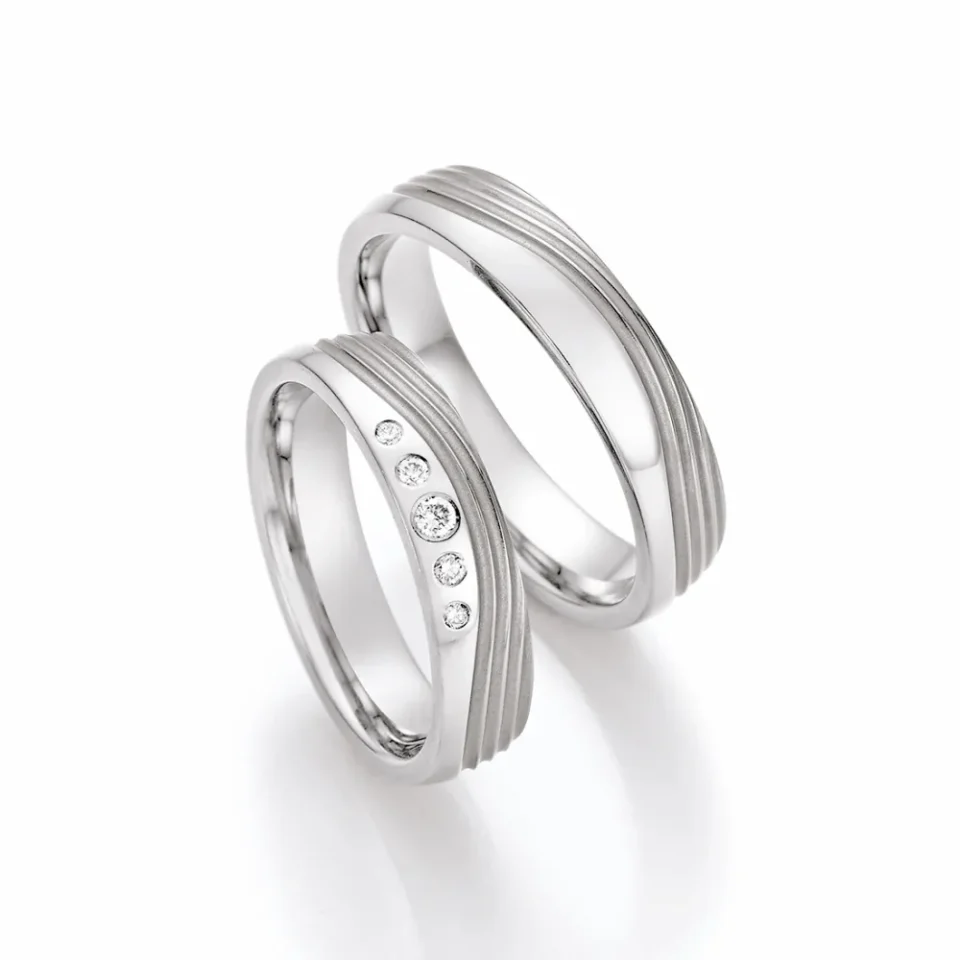 Alianzas de boda de titanio con diamantes