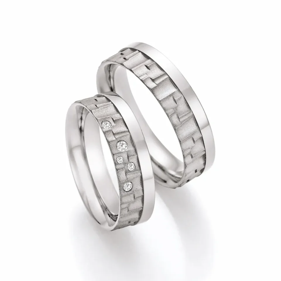 Alianzas de boda de titanio con diamantes