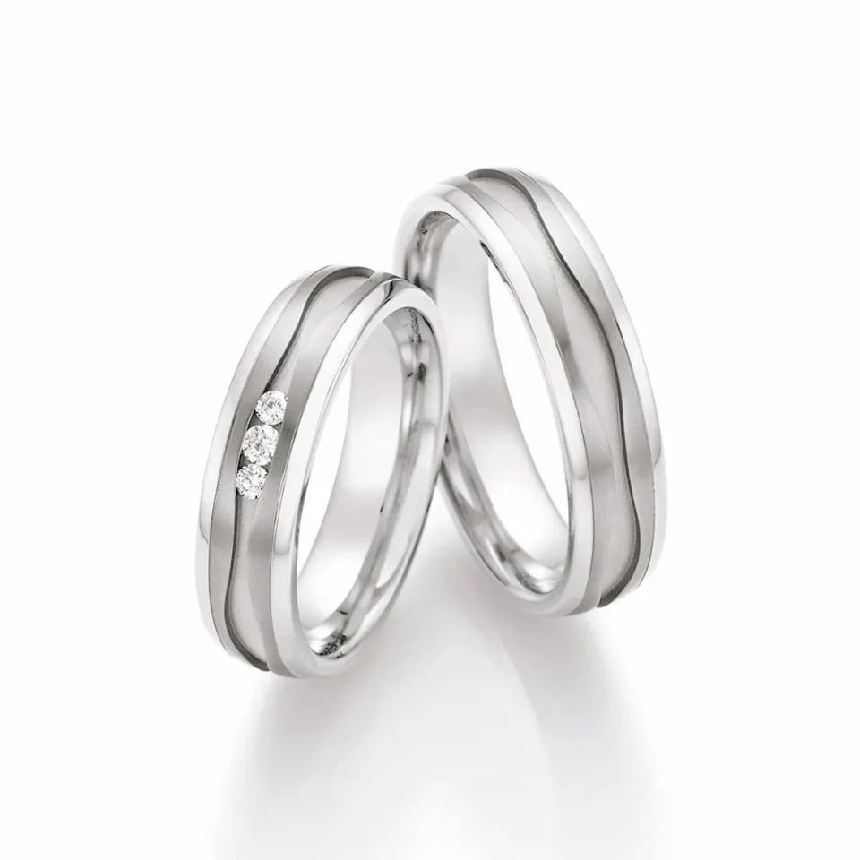 Alianzas de boda de titanio con diamantes