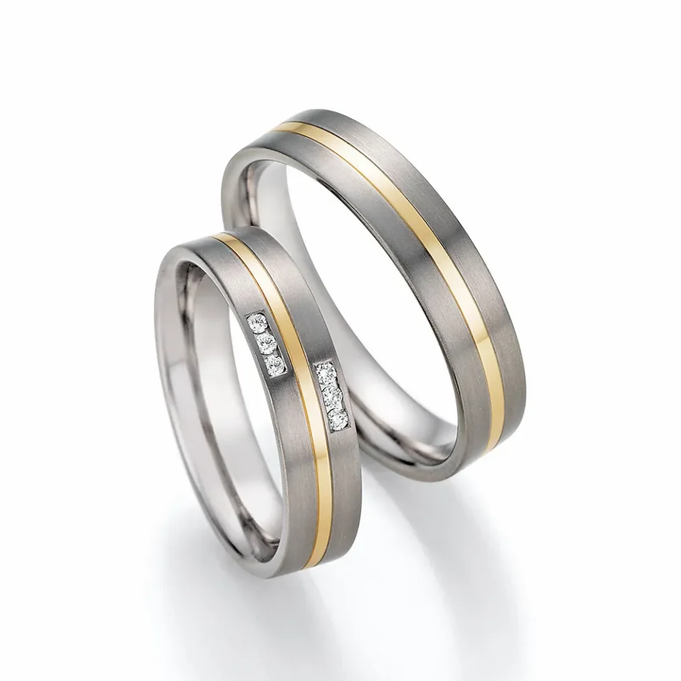 Alianzas de boda de titanio y oro amarillo con diamantes
