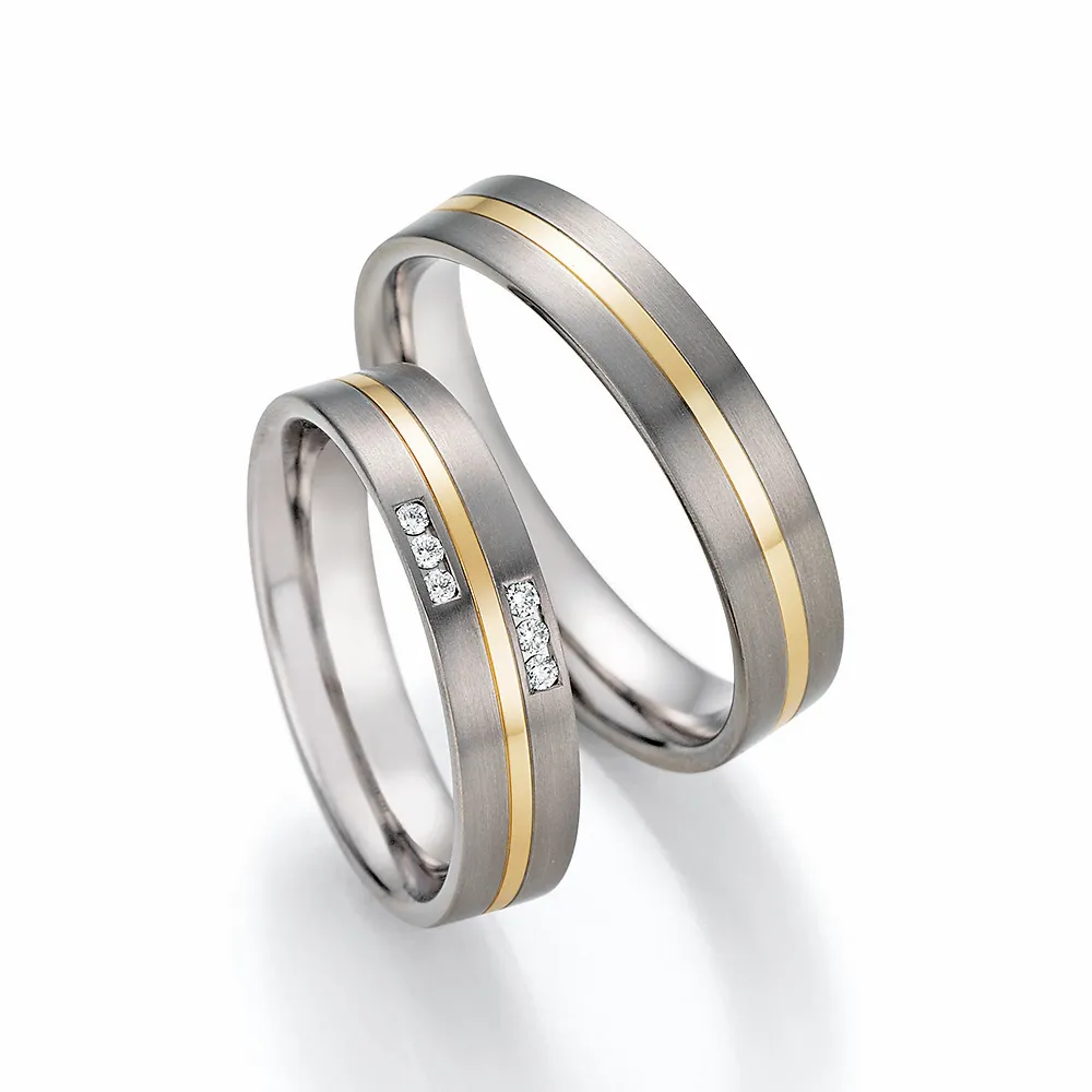Alianzas de boda de titanio y oro amarillo con diamantes