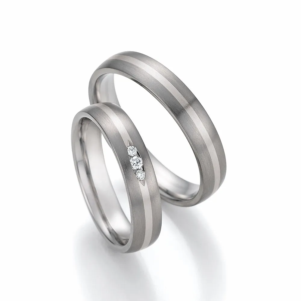 Alianzas de boda de titanio y oro blanco con diamantes