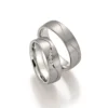 Alianzas de boda de titanio y platino con diamantes