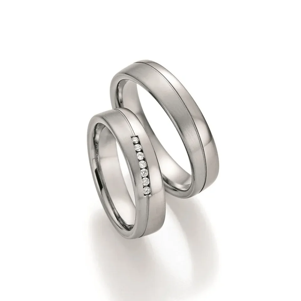 Alianzas de boda de titanio y platino con diamantes
