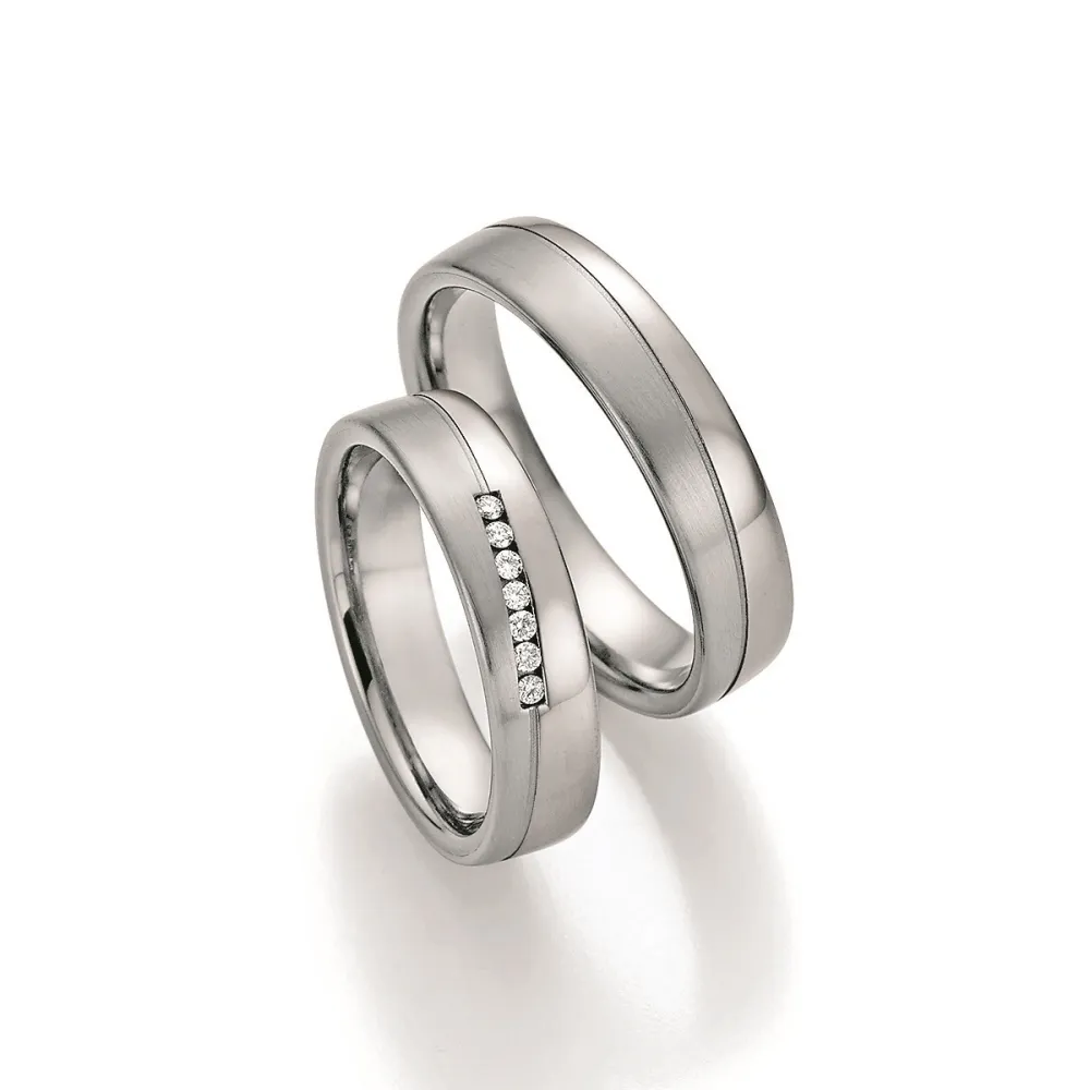 Alianzas de boda de titanio y platino con diamantes