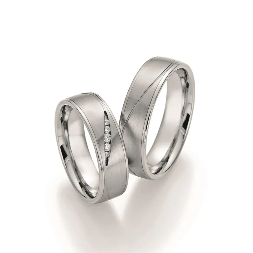Alianzas de boda de titanio y platino con diamantes