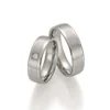 Alianzas de boda de titanio y platino con diamante