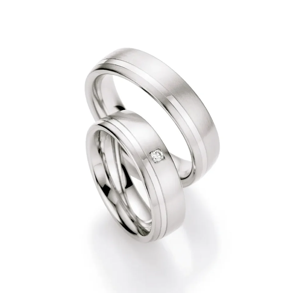 Alianzas de boda de acero con diamante