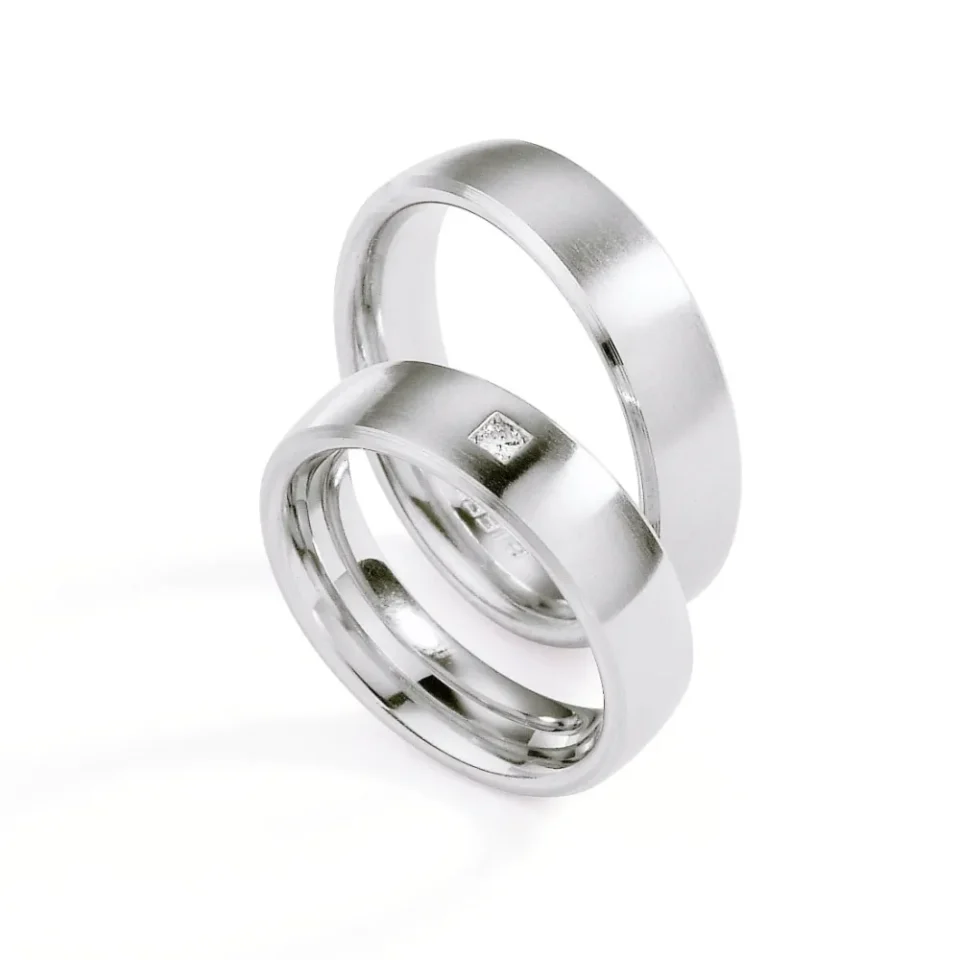 Alianzas de boda de acero con diamante