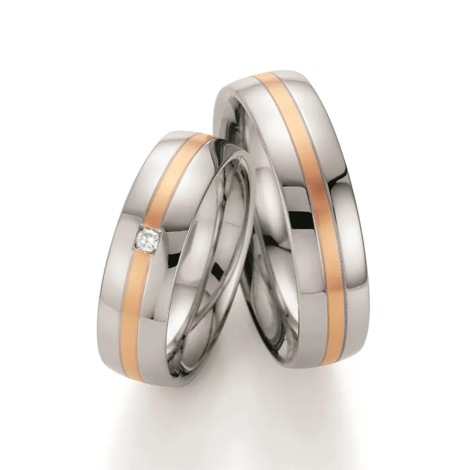 Alianzas de boda de acero y oro rosado con diamante