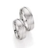 Alianzas de boda de acero con diamantes