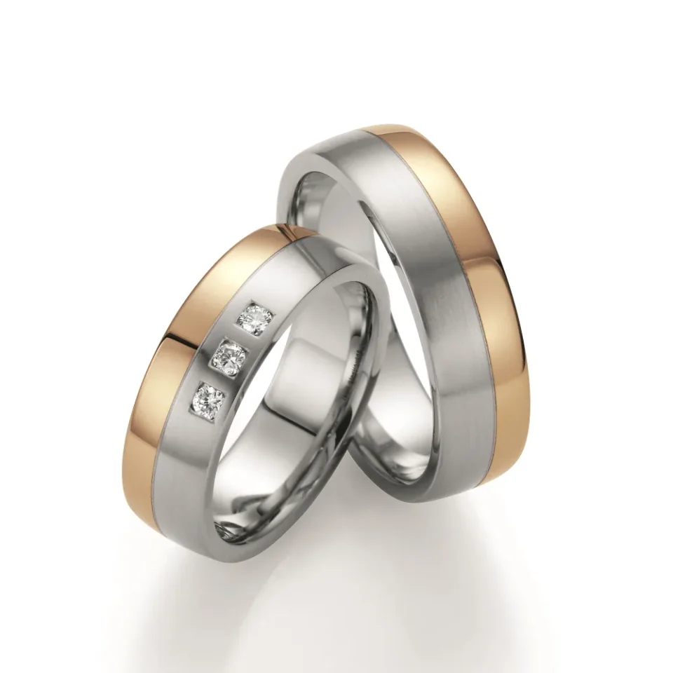 Alianzas de boda de acero y oro rosado con diamantes