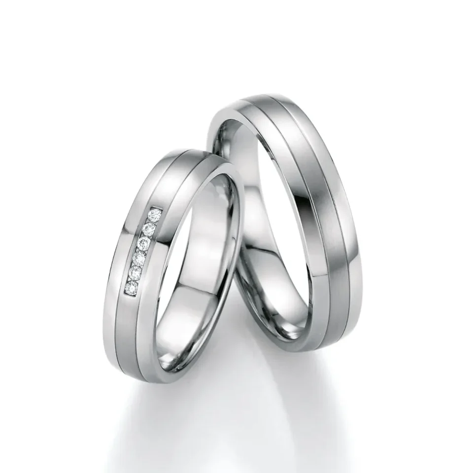 Alianzas de boda de acero con diamantes