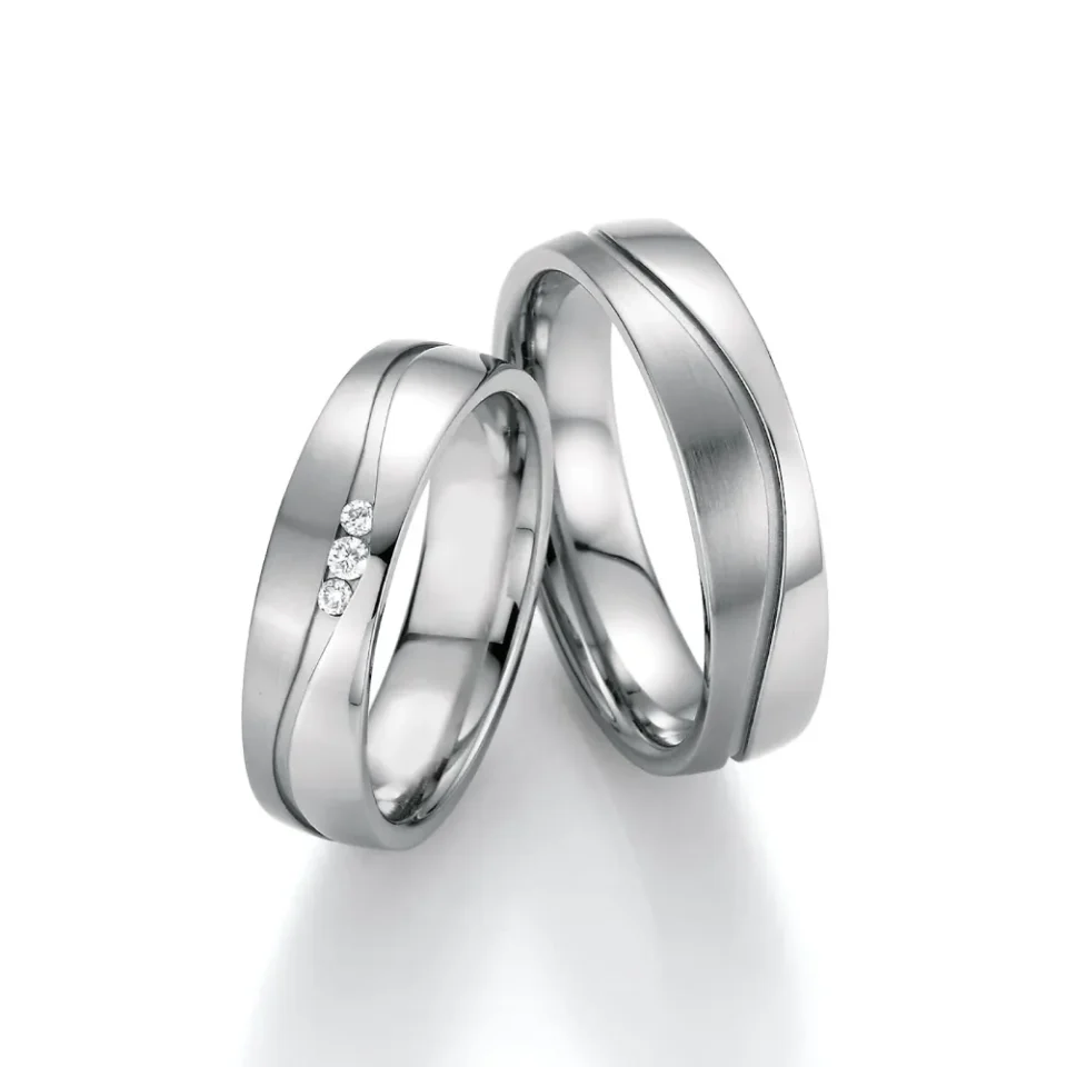 Alianzas de boda de acero con diamantes