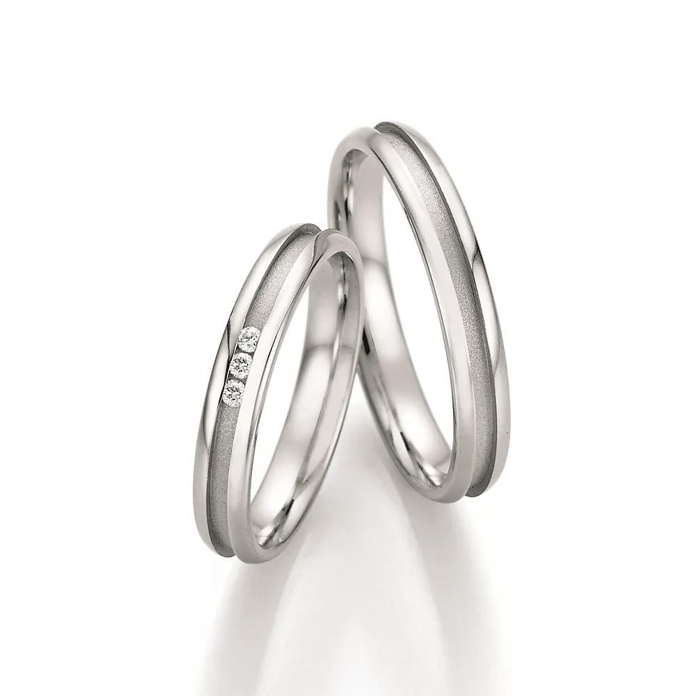 Alianzas de boda de acero con diamantes