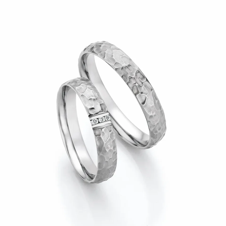 Alianzas de boda de acero con diamantes