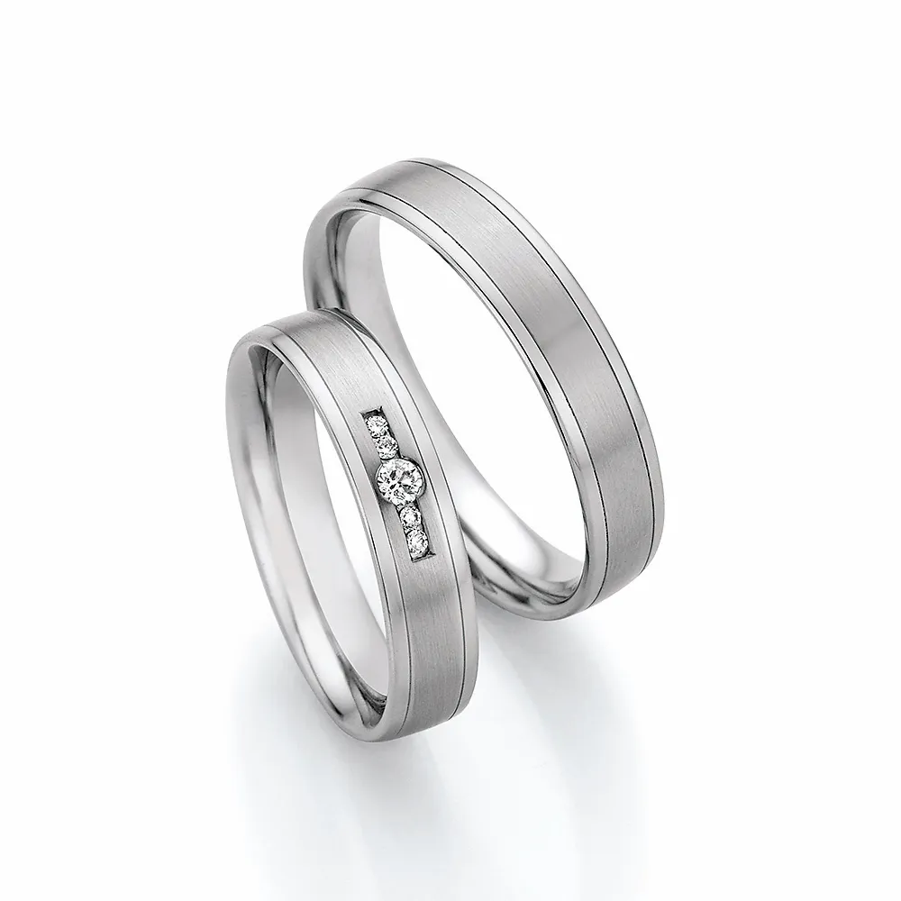 Alianzas de boda de acero con diamantes