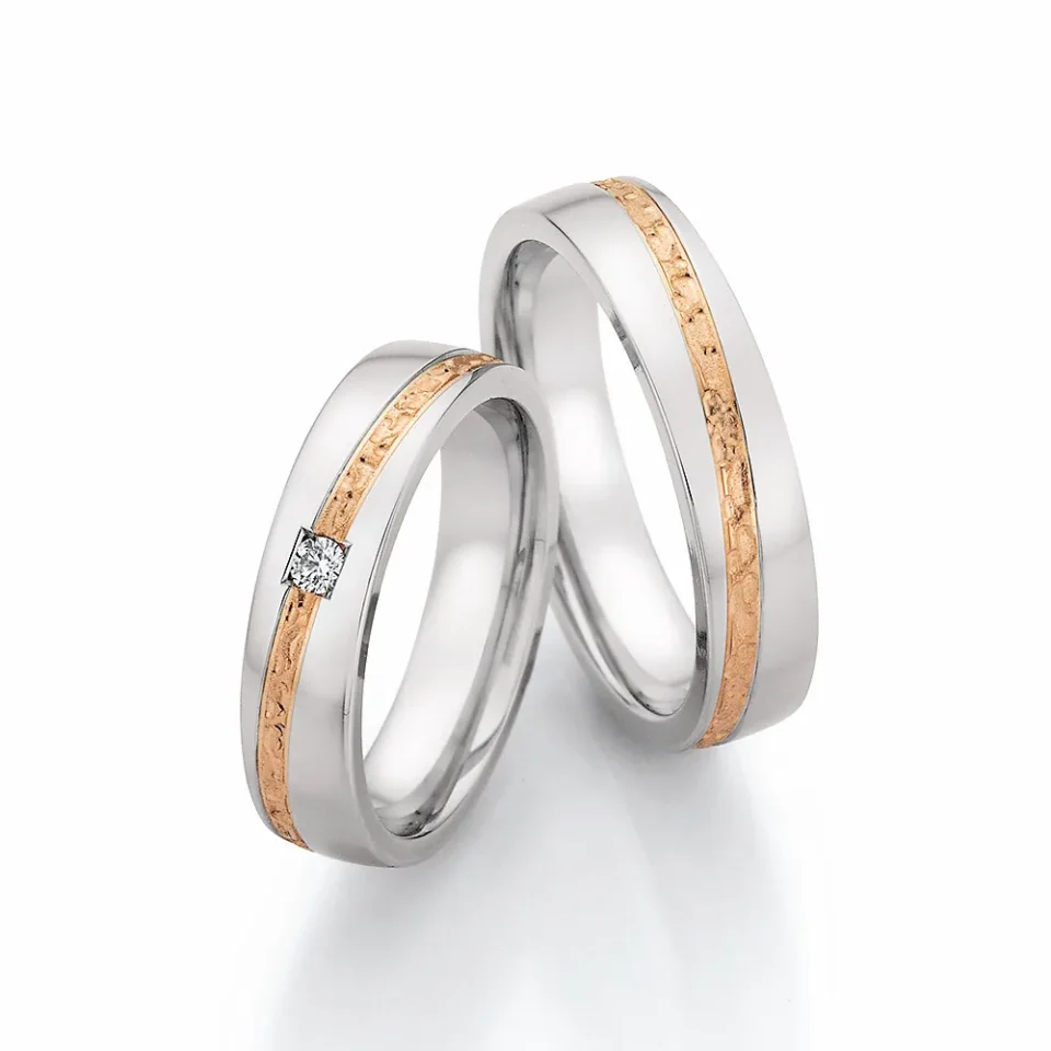 Alianzas de boda de acero y oro rosado con diamante