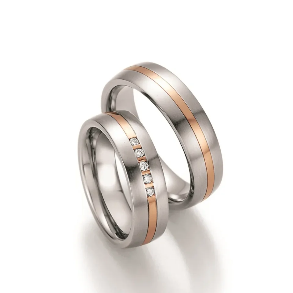 Alianzas de boda de acero y oro rosado con diamantes
