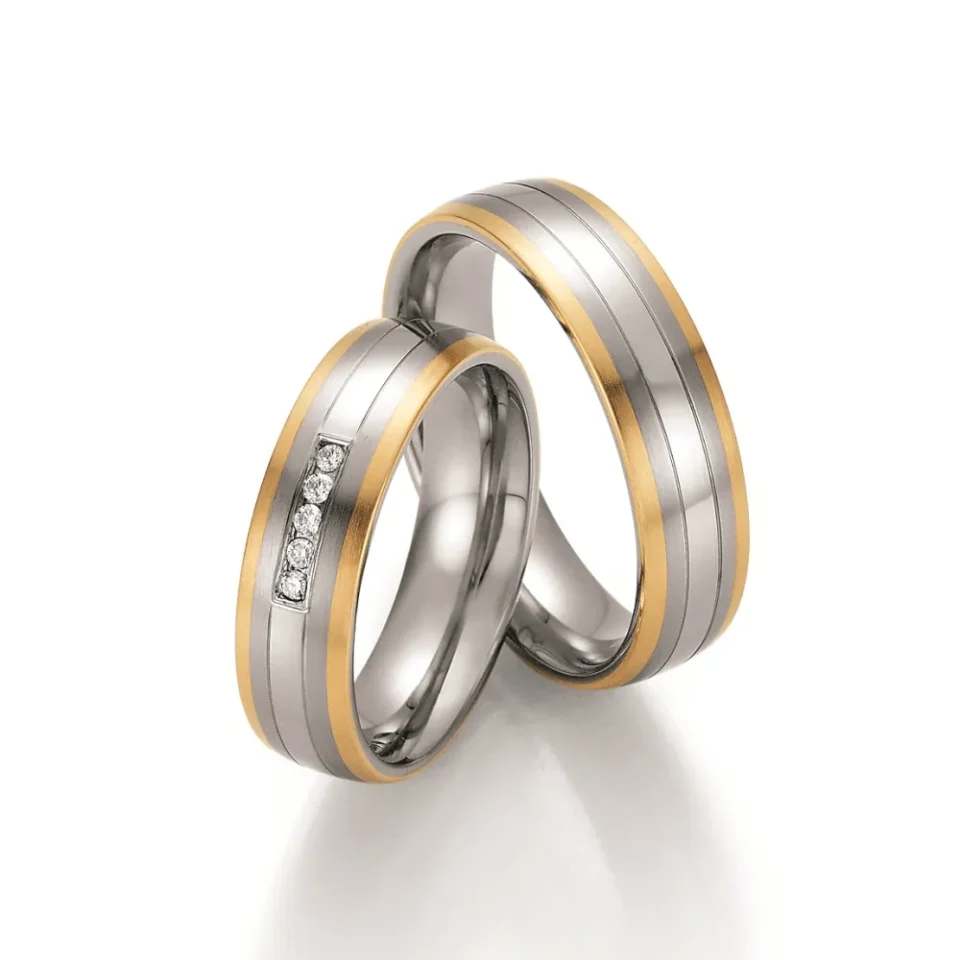 Alianzas de boda de acero y oro amarillo con diamantes