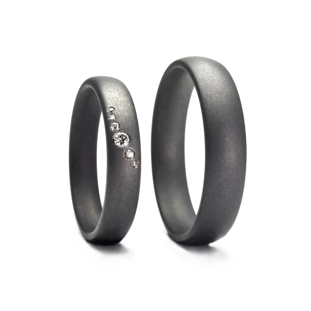 Alianzas de boda de tántalo con diamantes