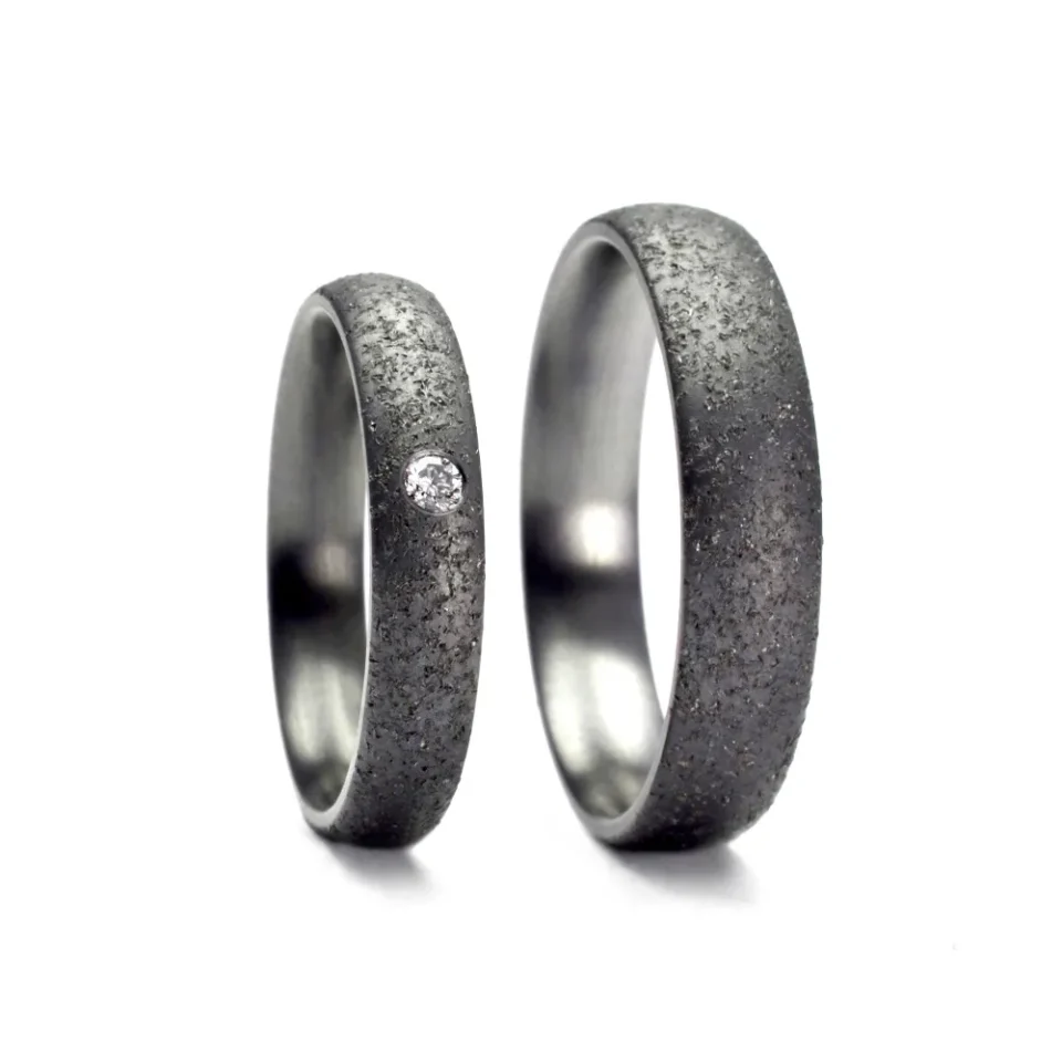 Alianzas de boda de tántalo con diamante