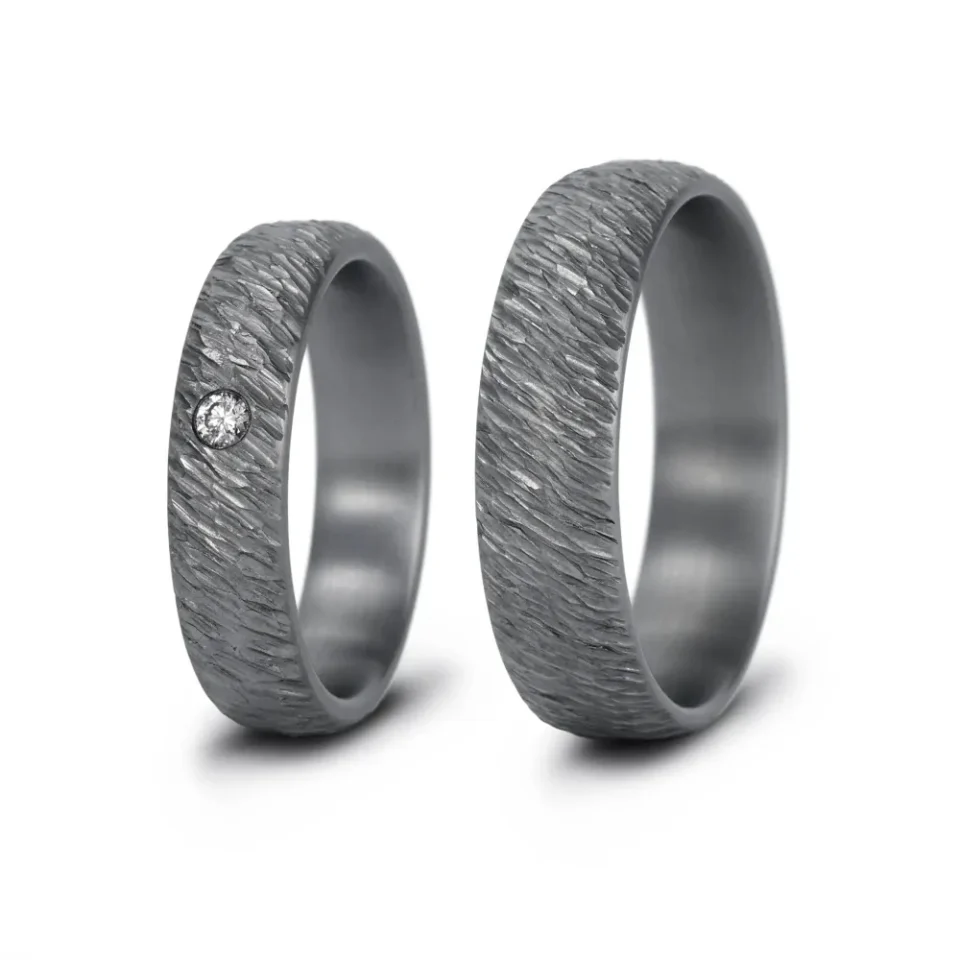 Alianzas de boda de tántalo con diamante