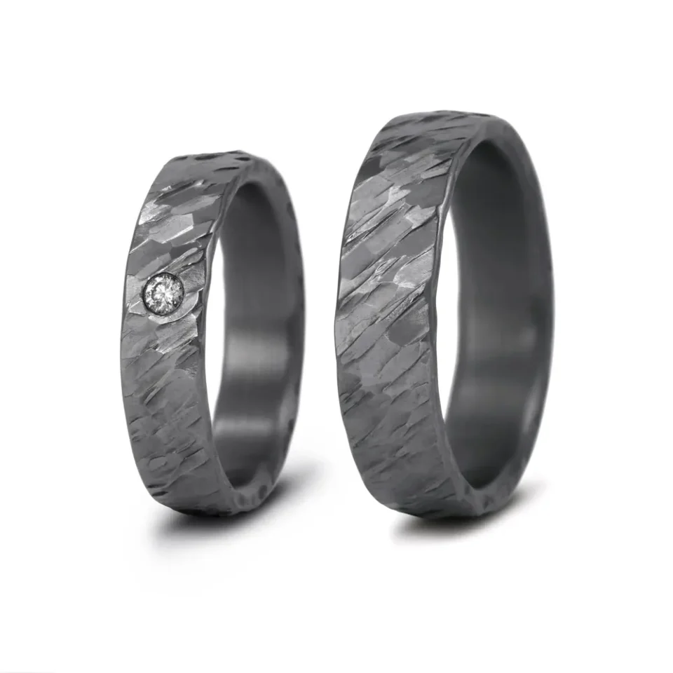 Alianzas de boda de tántalo con diamante