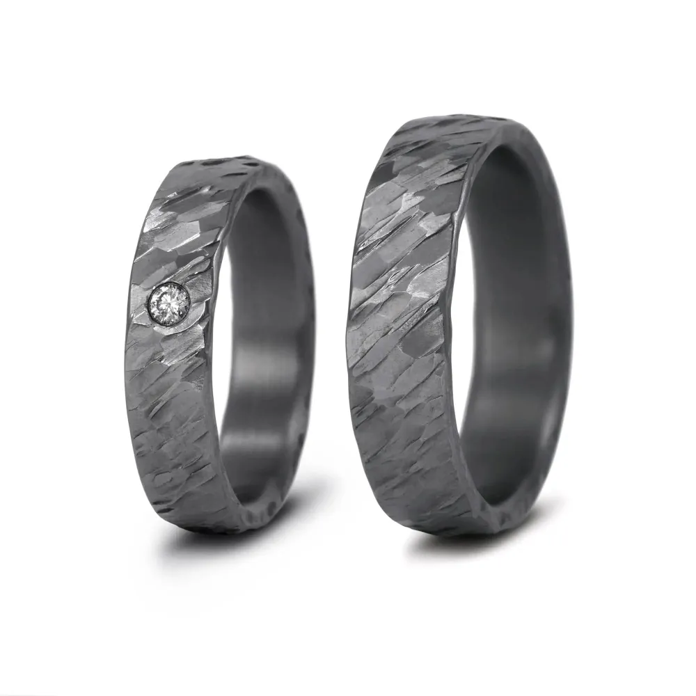 Alianzas de boda de tántalo con diamante