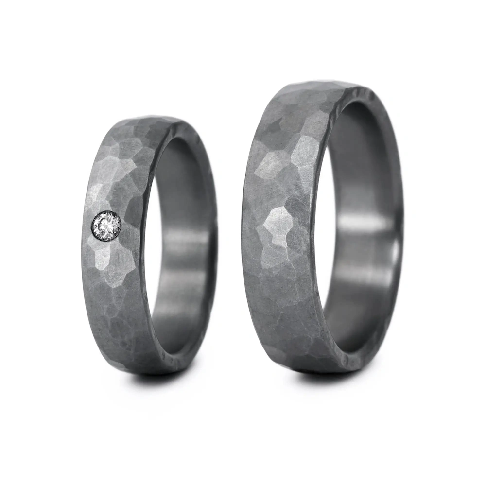 Alianzas de boda de tántalo con diamante