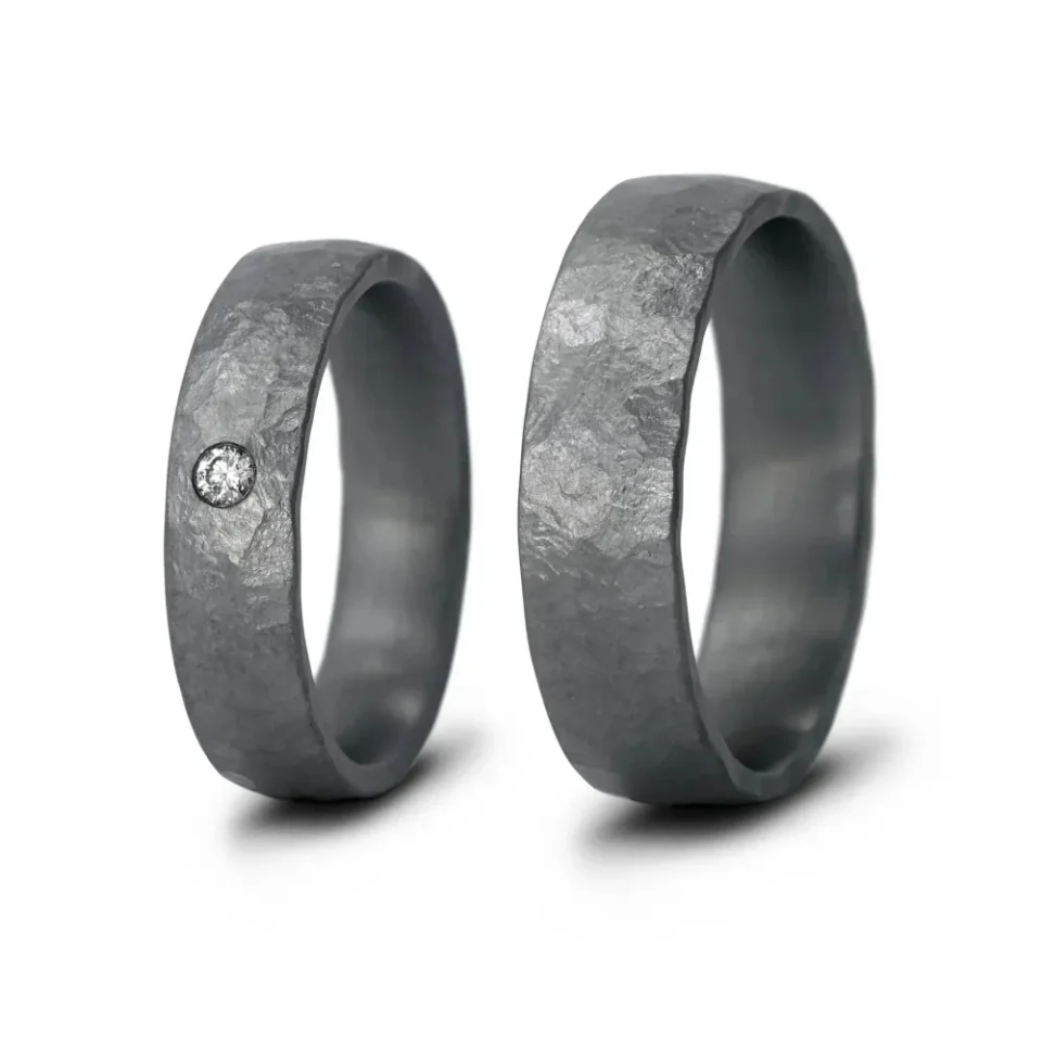 Alianzas de boda de tántalo con diamante