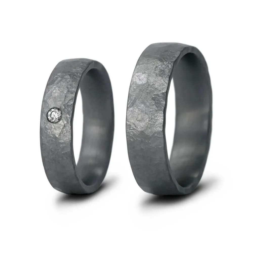 Alianzas de boda de tántalo con diamante