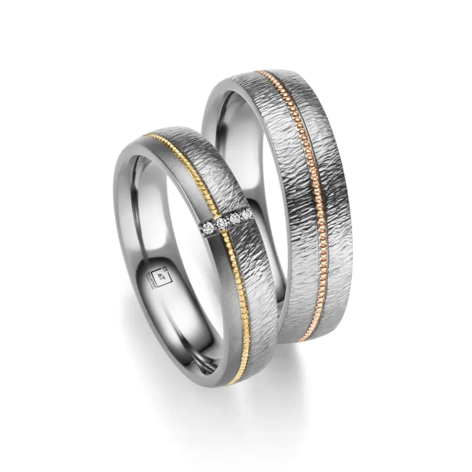 Alianzas de boda de tántalo y oro amarillo con diamantes