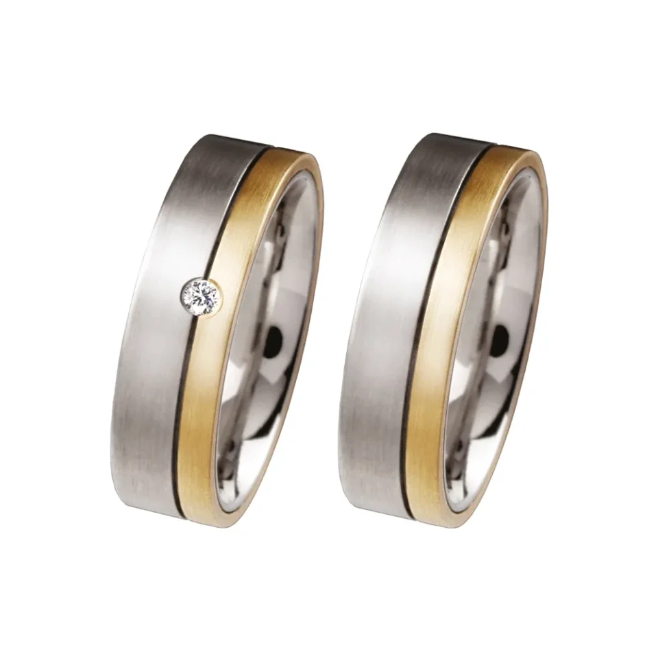 Alianzas de boda de acero y oro amarillo con diamante