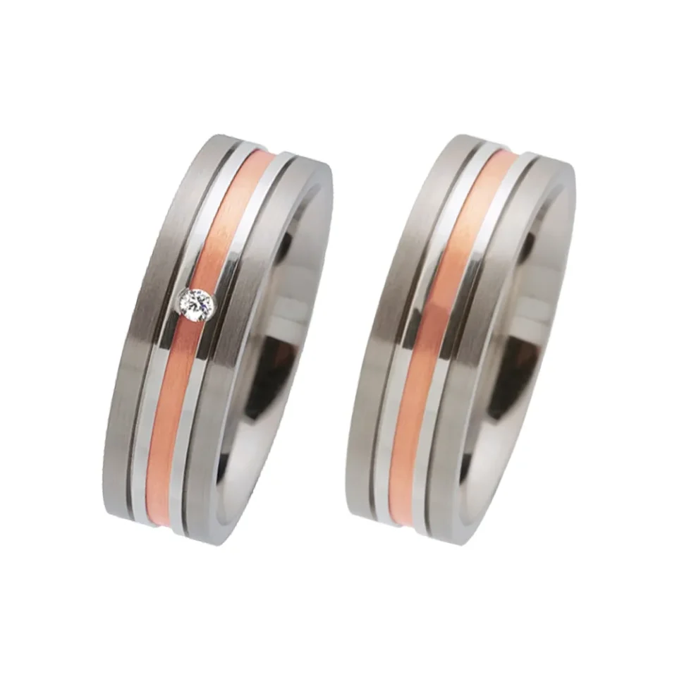 Alianzas de boda de acero y oro rosado con diamante